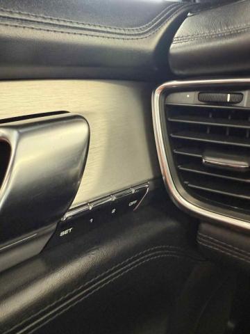 Porsche Panamera image 2