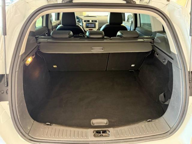 Ford Kuga image 8