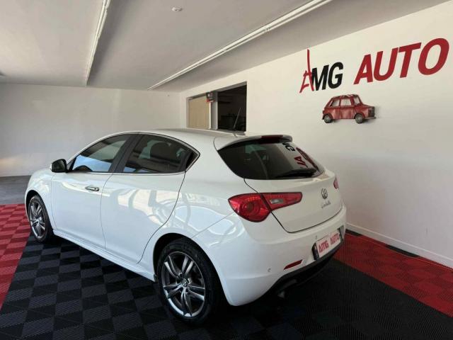 Alfa Romeo Giulietta image 7