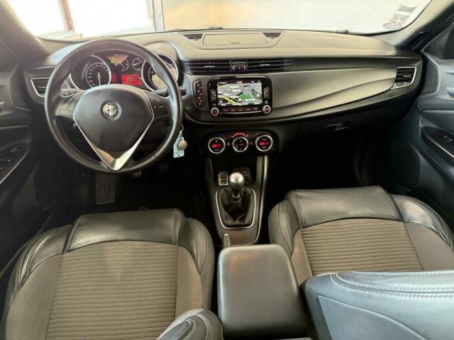 Alfa Romeo Giulietta image 9