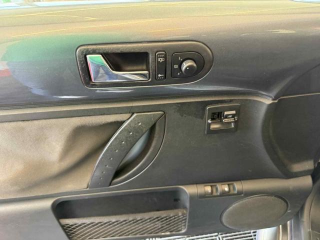 Volkswagen New Beetle image 2