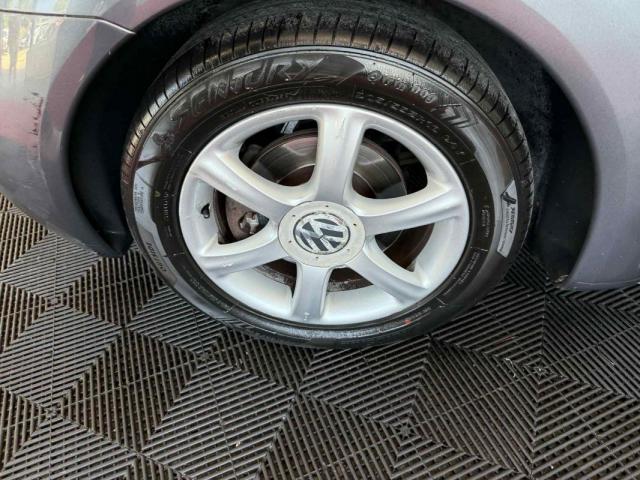 Volkswagen New Beetle image 6