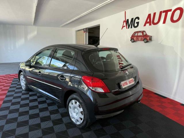 Peugeot 207 image 2