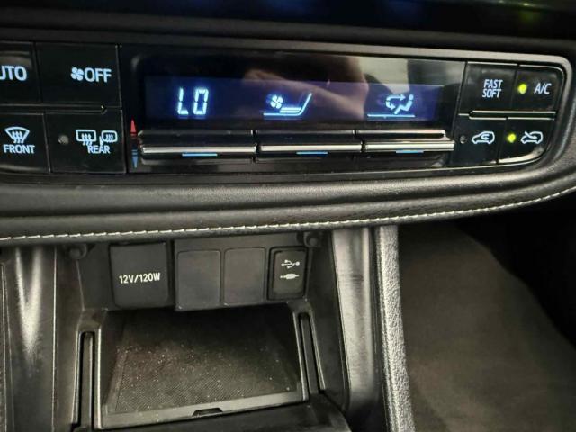Toyota Auris image 9