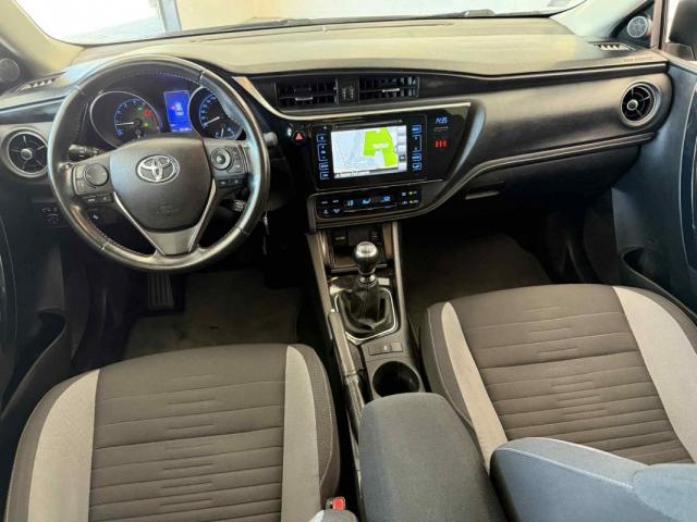 Toyota Auris image 8