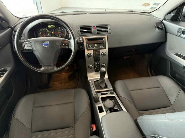 Volvo S40 image 2