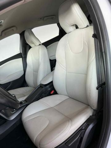 Volvo V40 image 1