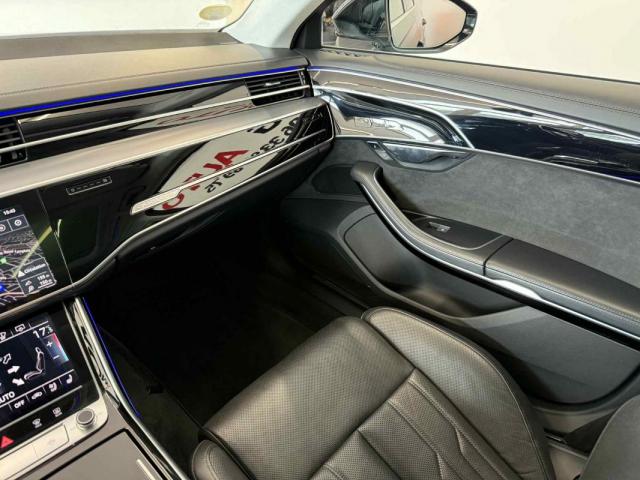 Audi A8 L image 8