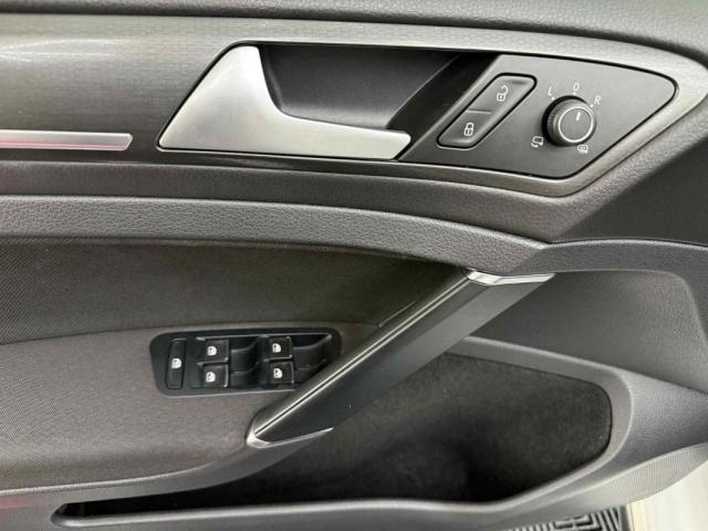 Volkswagen Golf image 4