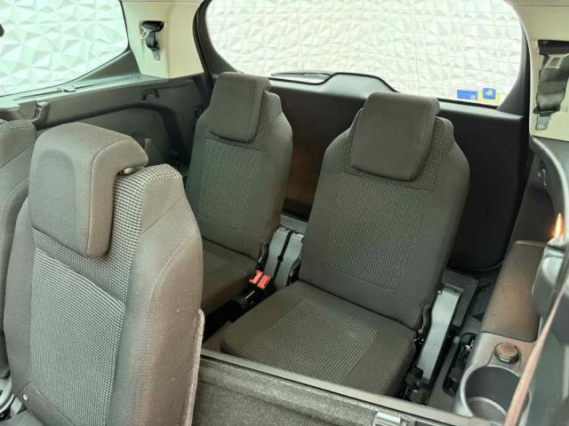 Peugeot 5008 image 8