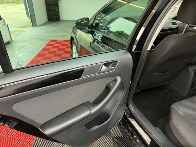 Volkswagen Jetta image 6