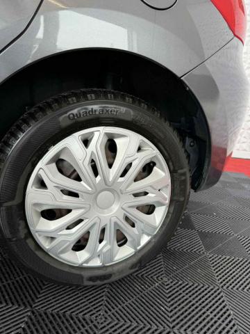 Toyota Auris image 6