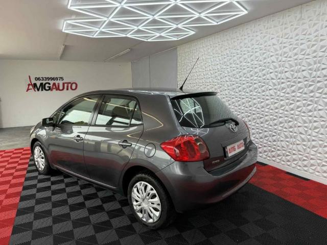 Toyota Auris image 8