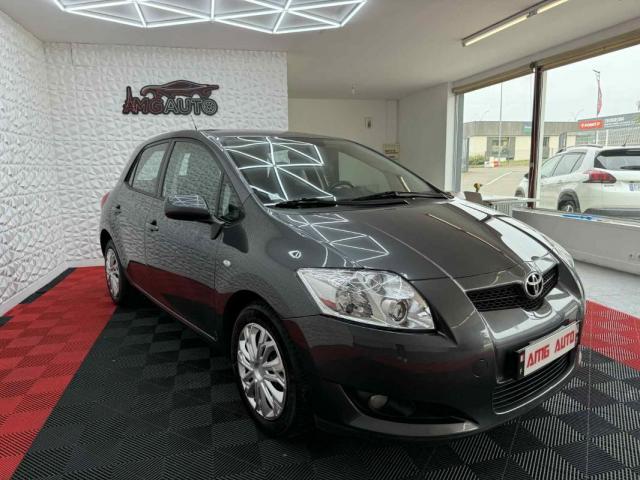 Toyota Auris image 2