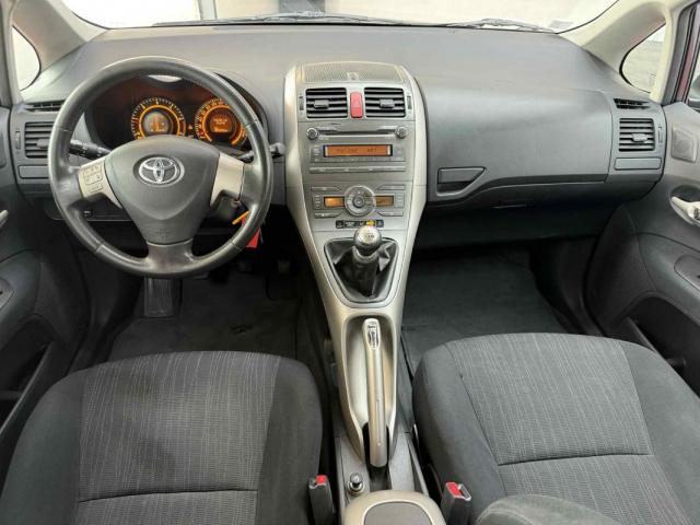 Toyota Auris image 1