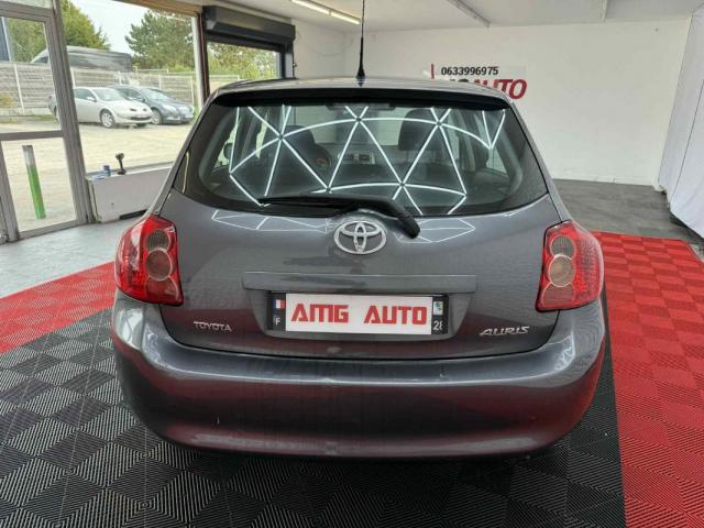 Toyota Auris image 3