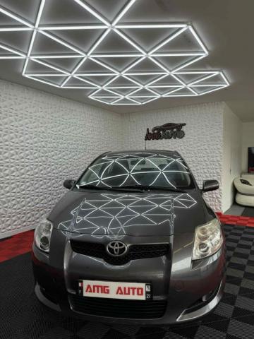 Toyota Auris image 9