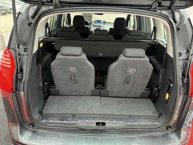 Peugeot 5008 image 2