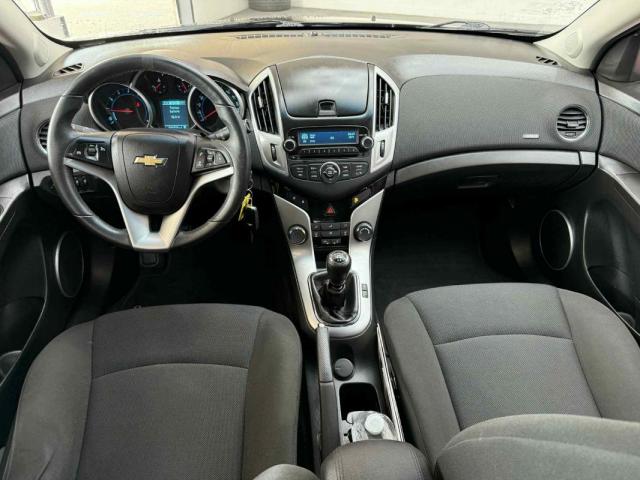 Chevrolet Cruze image 2