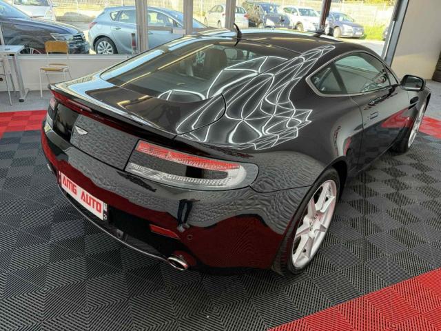 Aston Martin V8 Vantage image 2