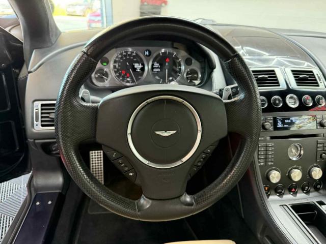 Aston Martin V8 Vantage image 8