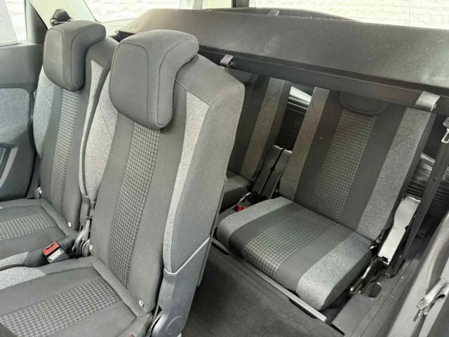 Peugeot 5008 image 2