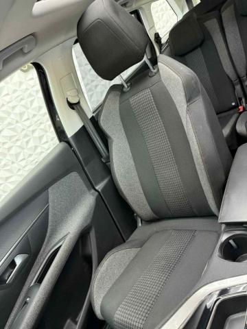 Peugeot 5008 image 9