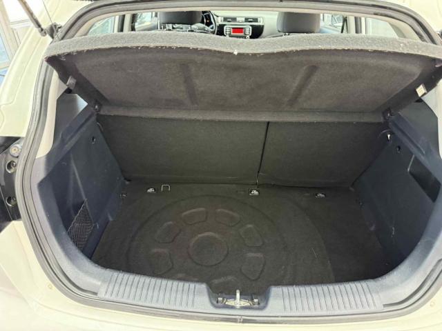 Kia Rio image 3