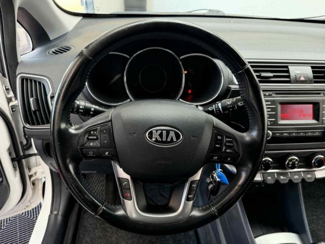 Kia Rio image 5