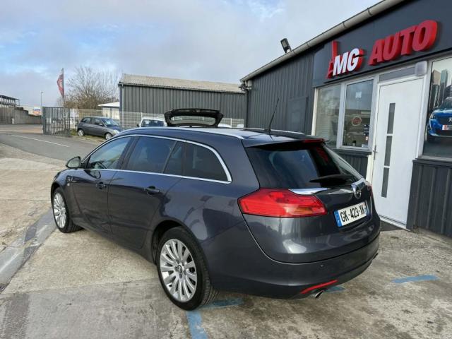 Opel Insignia Sports Tourer image 2