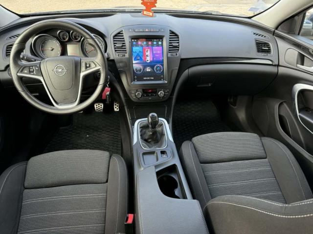 Opel Insignia Sports Tourer image 9