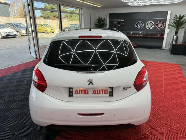 Peugeot 208 image 1