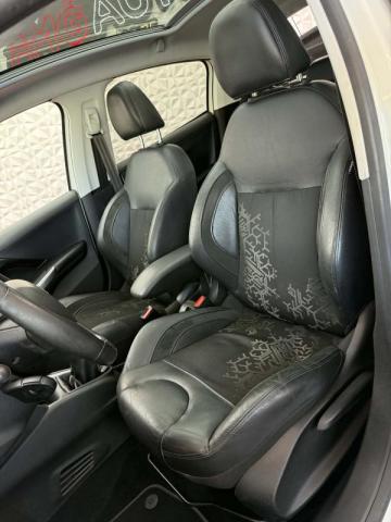 Peugeot 208 image 9