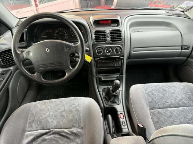 Renault Laguna image 2