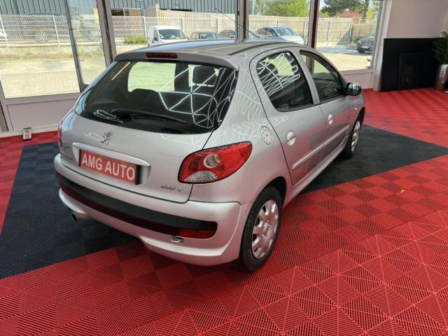 Peugeot 206+ image 6