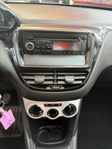 Peugeot 208 image 8