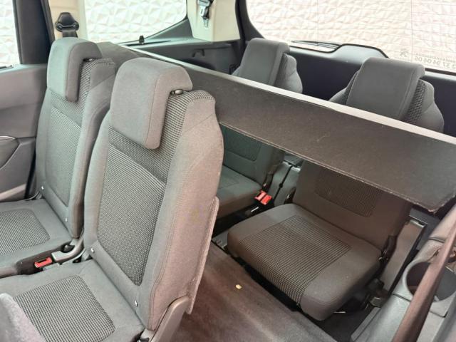 Peugeot 5008 image 3