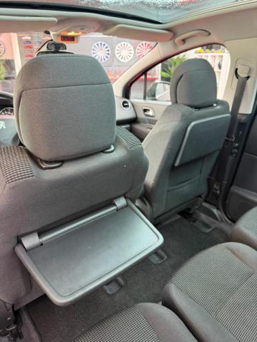 Peugeot 5008 image 1
