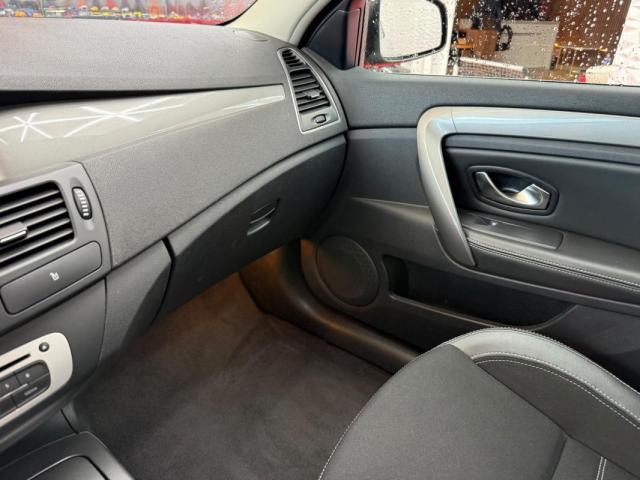 Renault Laguna Estate image 2