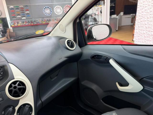 Ford Ka image 8