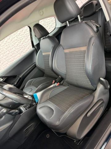 Peugeot 208 image 2