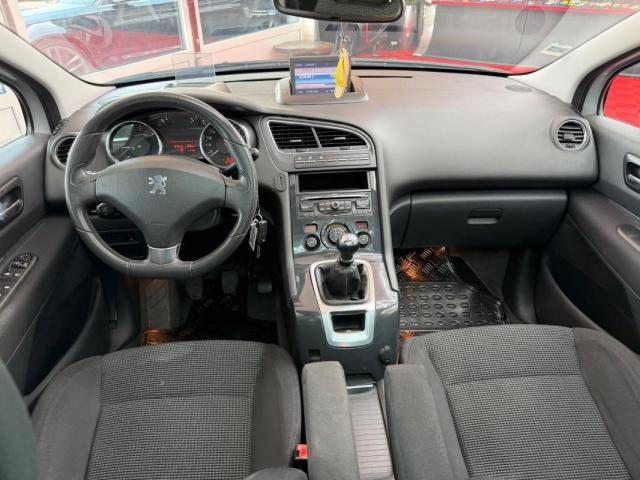 Peugeot 5008 image 8
