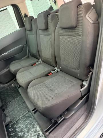 Peugeot 5008 image 1