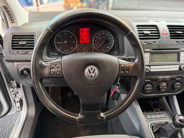 Volkswagen Golf image 9