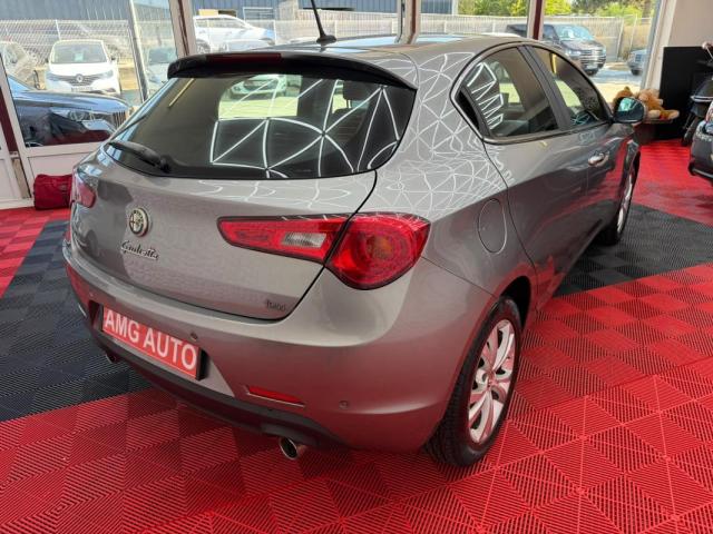 Alfa Romeo Giulietta image 8
