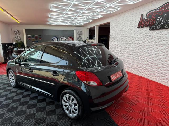 Peugeot 207 image 6