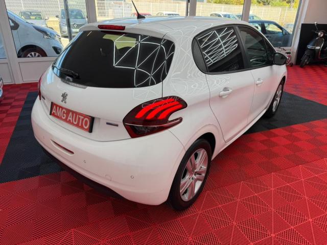 Peugeot 208 image 2