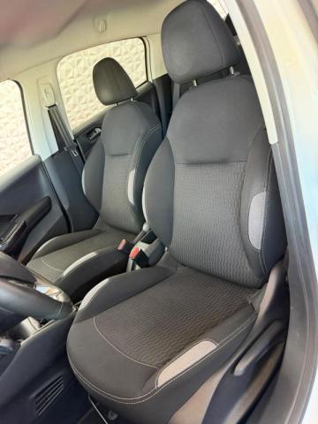 Peugeot 208 image 9