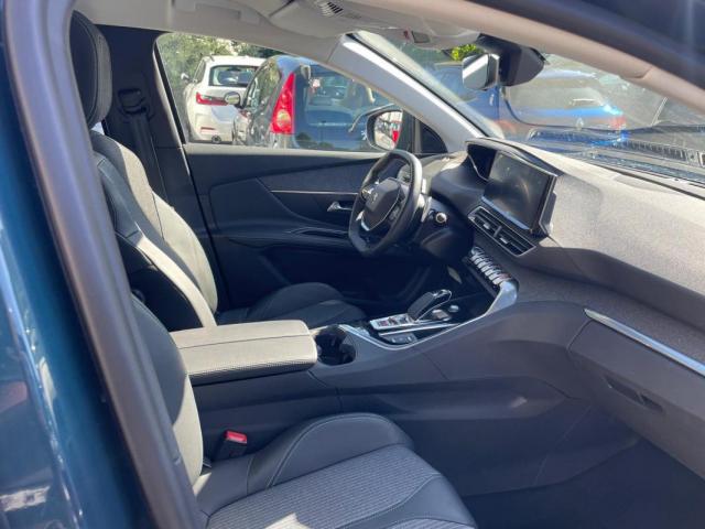 Peugeot 3008 Hybrid4 image 3