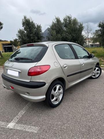 Peugeot 206 image 6